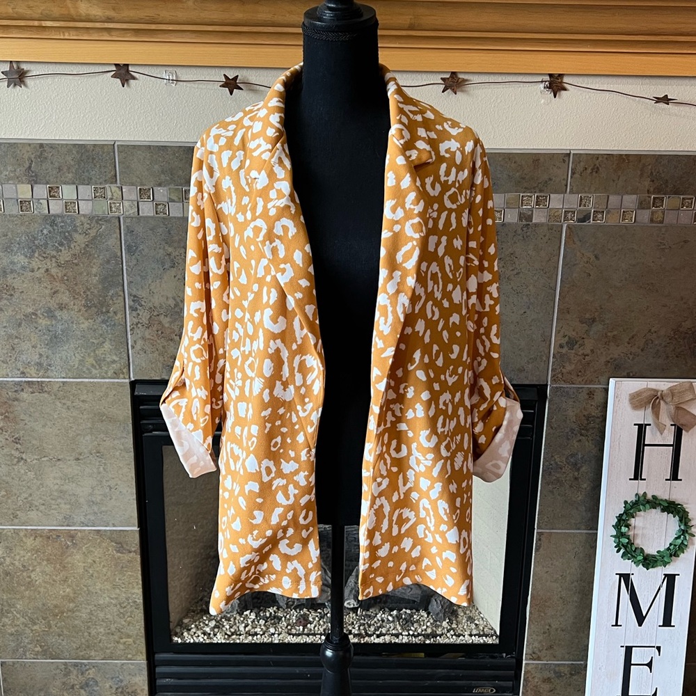 Andree by Unit Mustard Leopard Blazer, size large.